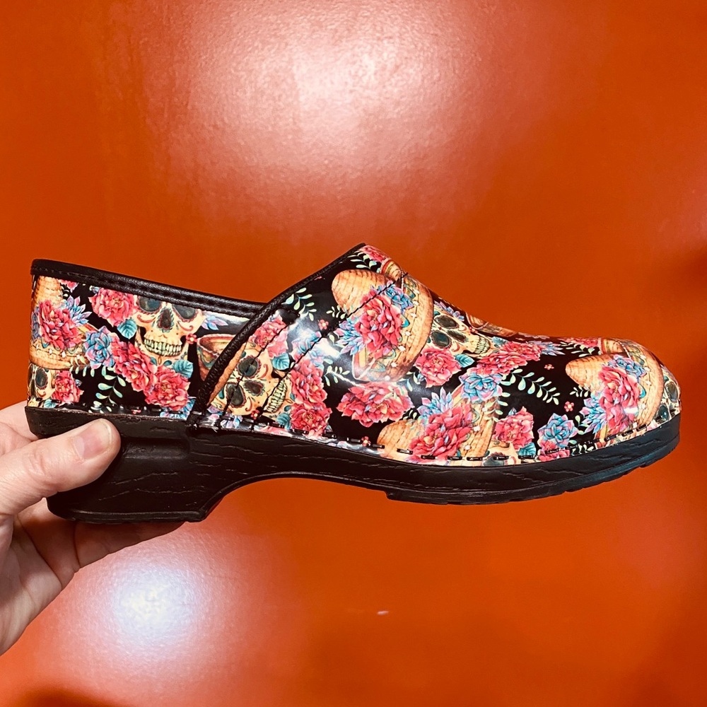 28 - Bjork Vera Sugar Skull Nurse Clogs EU 39/40